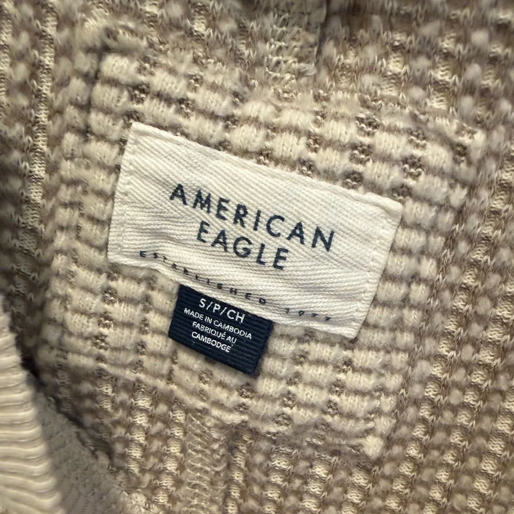 American Eagle Cream Waffle-Knit V-Neck Sweater Oversized - Picture 2 of 3